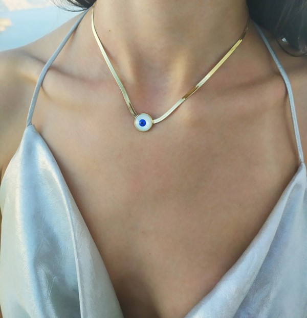 person_wearing_neclace